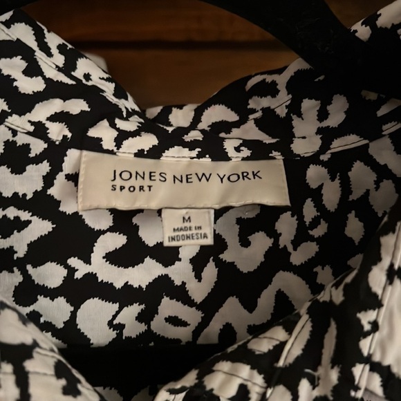 JONES NEW YORK Sport Black/White Animal Print Button-Down Blouse, Sz Medium, EUC - Picture 3 of 5
